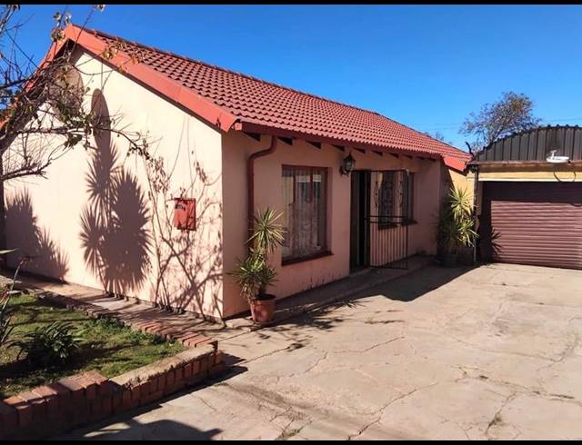 3 BEDROOM HOUSE FOR SALE IN MOROKA